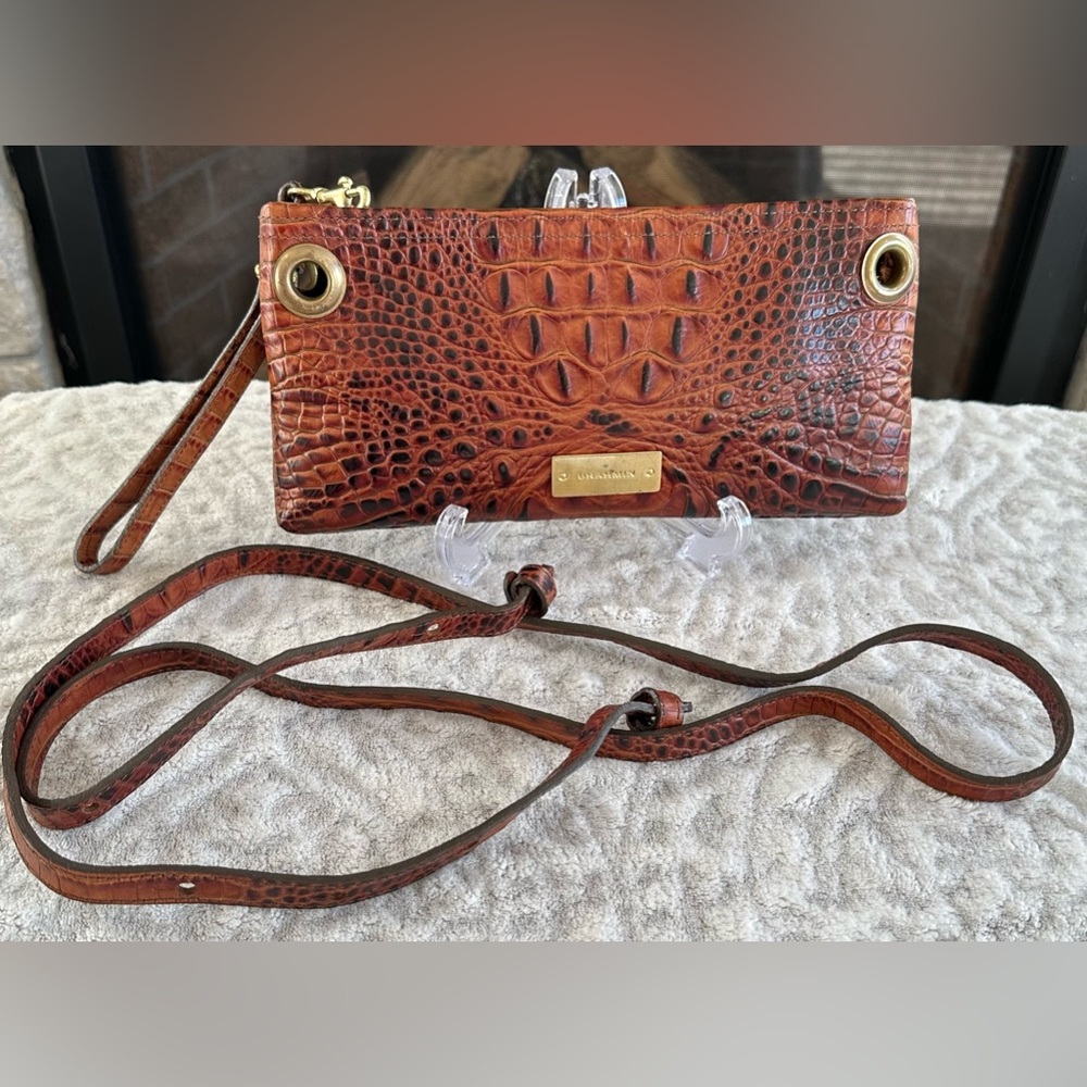 ✨Brahmin Wristlet Clutch in Melbourne Croc Embossed Leather Detachable strap - Picture 6 of 14